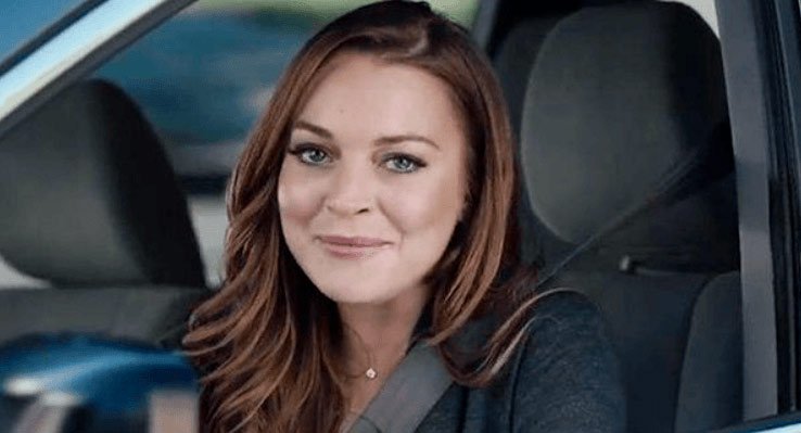 Lindsay Lohan aparece como "mãe" em comercial do Super Bowl 2015