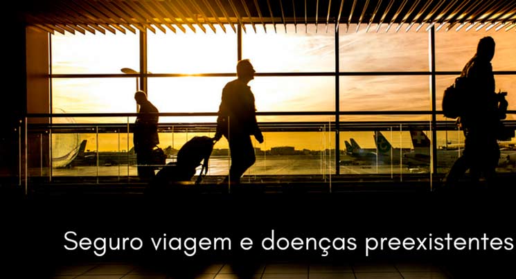 Imagem de um aeroporto com a descriçao "seguro viagem e doenças preexistentes"