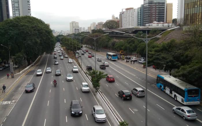 Imagem de trânsito para post sobre radares escondidos em São Paulo