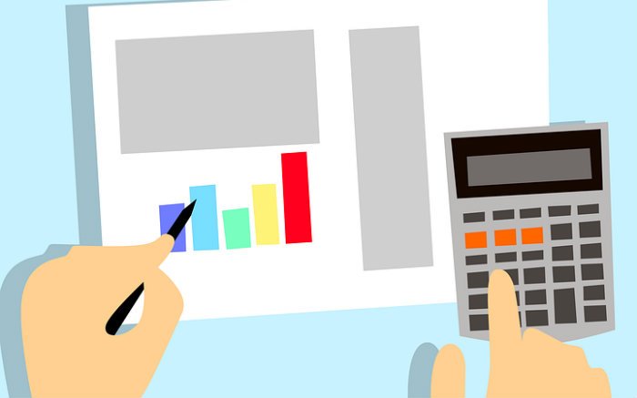 Ilustração de gráficos e calculadora para texto sobre como se organizar financeiramente para um consórcio