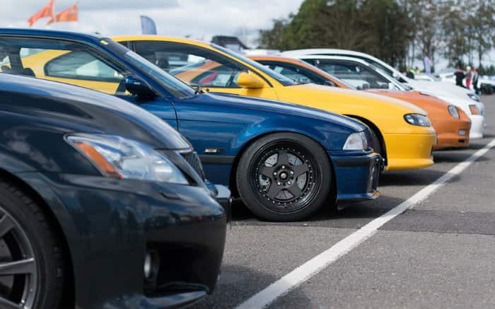 Fotos de carros para ilustrar texto sobre acompanhamento do sinistro