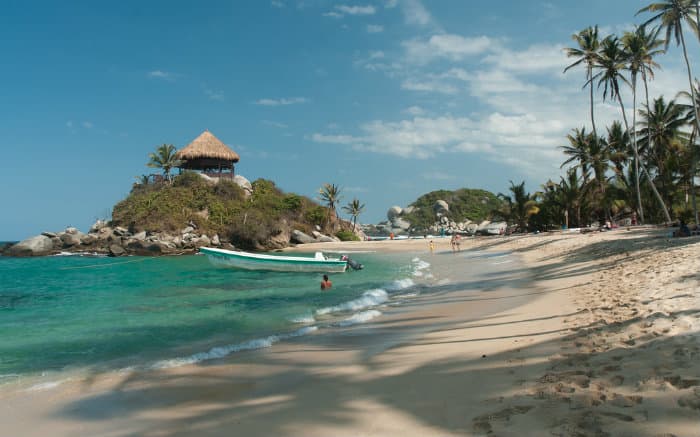 Imagem de praia para ilustrar texto sobre caribe colombiano